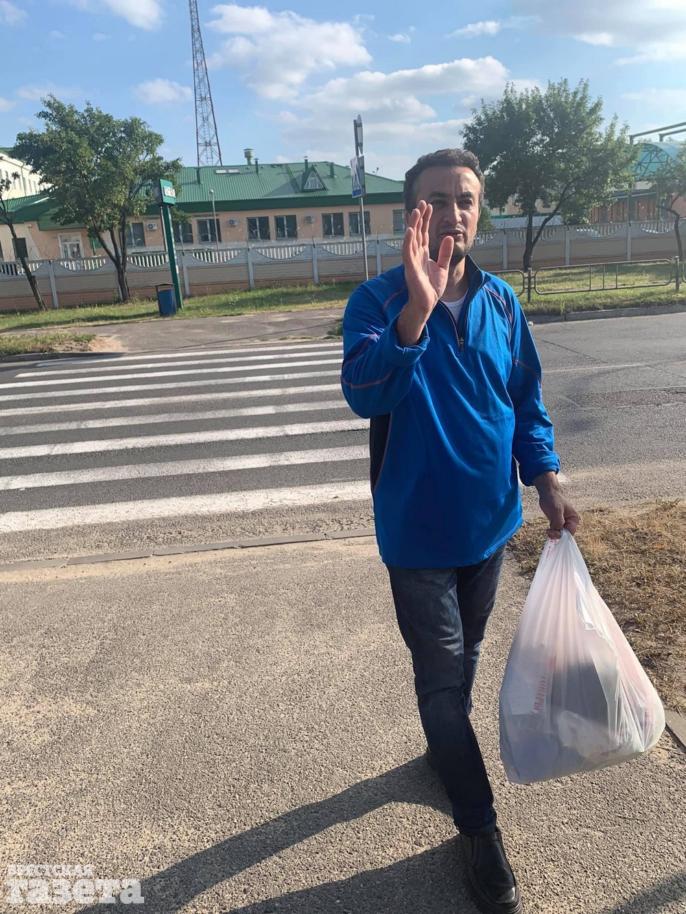 Руслан Гусейнов вышел на свободу после суток.