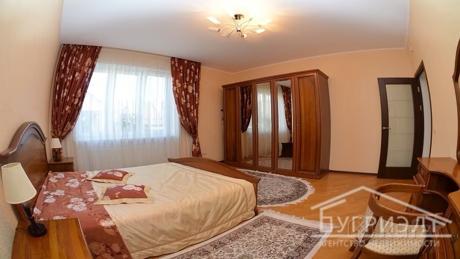 Спальня на втором этаже. Фото: bugrealt.by