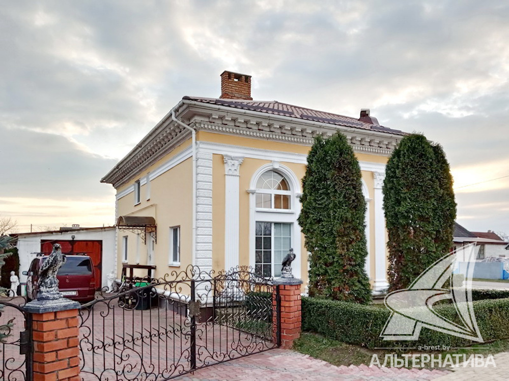 Вид дома с улицы.