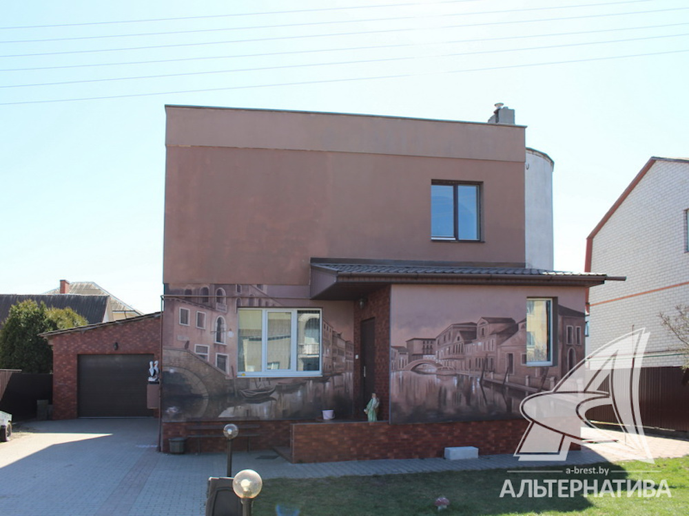 Дом с художественной росписью на фасаде, который вырос в цене за год на $2 000.