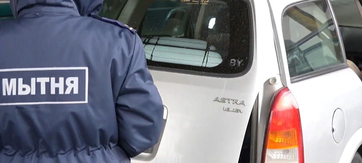 Сотрудница таможни в пункте пропуска «Брест». Скриншот видео