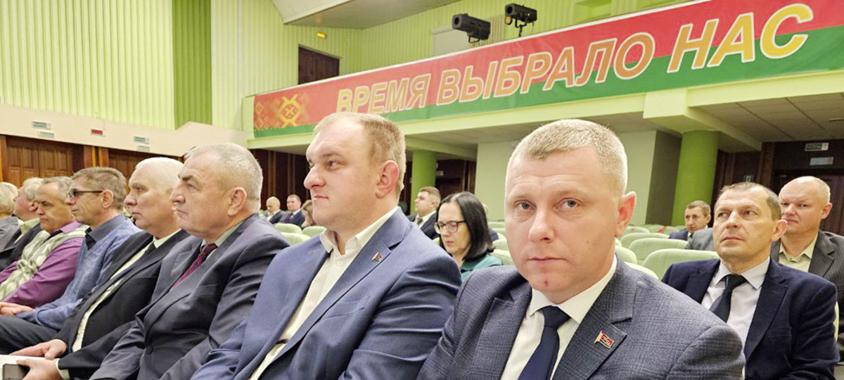 Дрогичинские чиновники на заседании в конце декабря 2024 года. Фото: Дрогичинский вестник