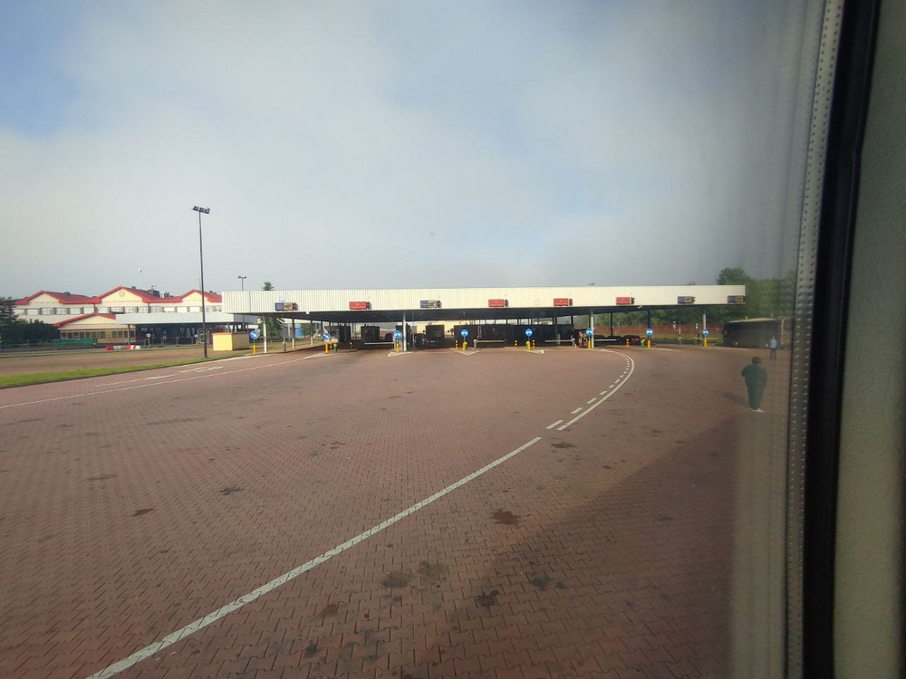 Заезд в пункт пропуска «Тересполь» днем 4 июня 2025 года. В этот момент поляки почти не принимали легковые автомобили. Фото из приграничного чата