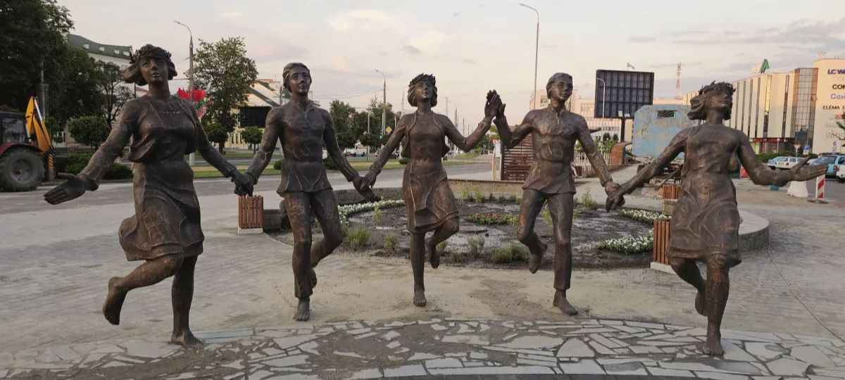 Фонтан, танцующие беларусы, Брест