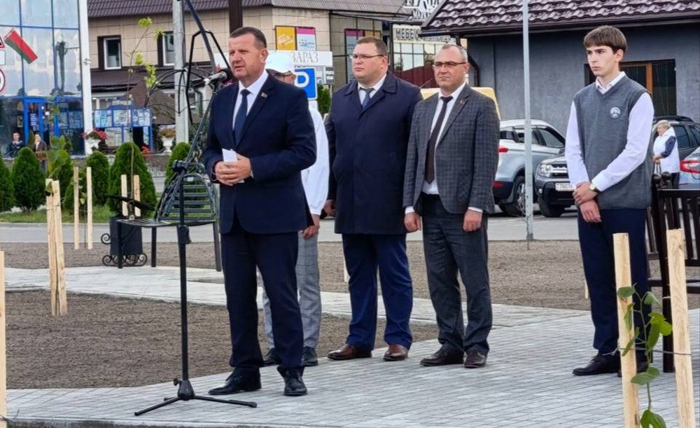 Председатель Столинского райисполкома Александр Пачко во время открытия сквера